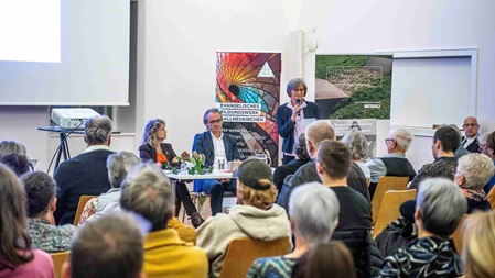 von links nach rechts Dr. Charlotte Herman (Präsidentin der israelitischen Kultusgemeinde Linz), Dr. Julius Stieber (Direktion Kultur und Bildung der Stadt Linz), Mag. Anna Wall-Strasser  (Mauthausen Komitee Gallneukirchen)